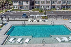 Outdoor pool - Coastal LUX 2BR, 10 Min to best Beaches, pool+Gym (Largo)