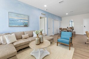 TV, computer monitors - Coastal LUX 2BR, 10 Min to best Beaches, pool+Gym (Largo)