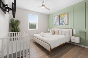 2 Schlafzimmer, Schreibtisch, Bügeleisen/Bügelbrett, WLAN