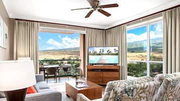 Condo (3 Bedrooms) | Living room