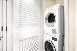 Condo (3 Bedrooms) | Laundry room