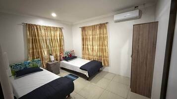 4 bedrooms, iron/ironing board, WiFi, bed sheets