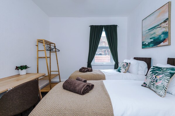 Iron/ironing board, internet, bed sheets