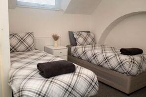 3 bedrooms, iron/ironing board, WiFi, bed sheets