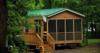 Charming 2 bedroom cabin at a resort near Hinckley, located near the WI border
