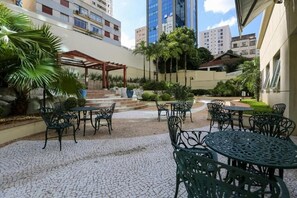 Apartment | Outdoor dining