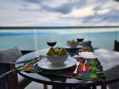 Amazing Sunsets Are Just The Beginning 3b/4ba Luxury 24th Floor Oceanfront Condo