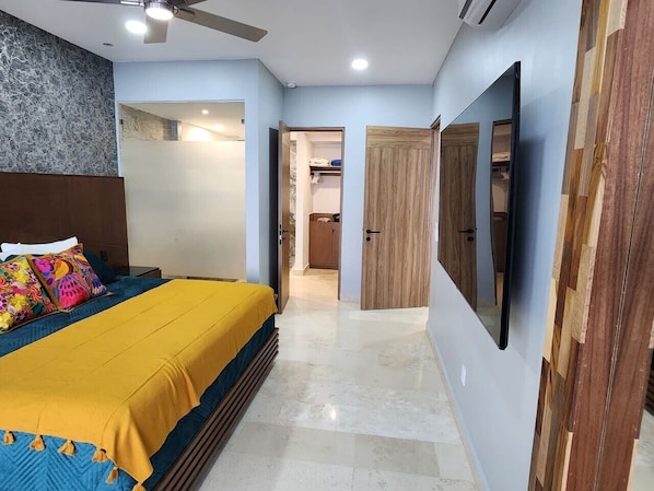 3 bedrooms, in-room safe, iron/ironing board, travel cot
