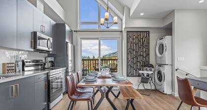 K201- Canmore Townhouse- A/C, Great View, Free parking, Pool, Hot tub, Central