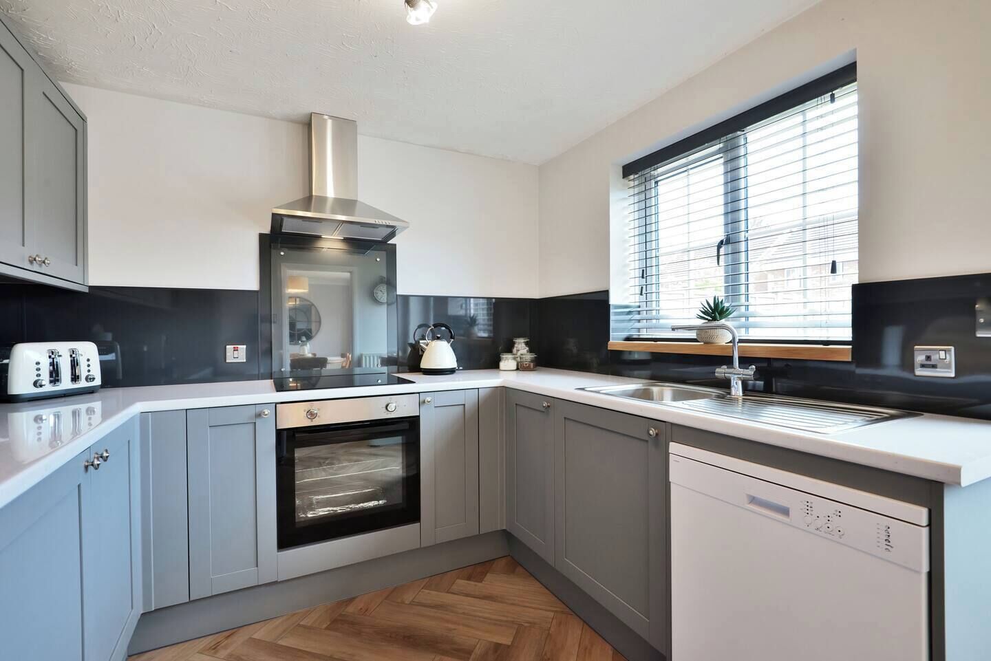 Frigorífic, microones, forn i placa de cuina 