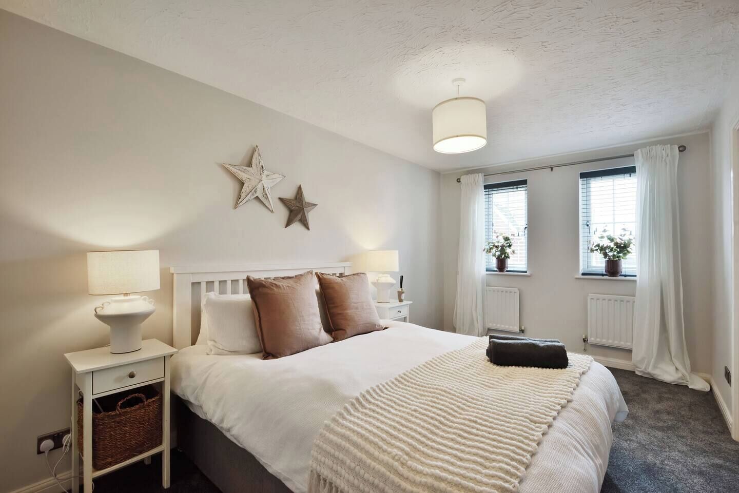 4 bedrooms, iron/ironing board, free WiFi, bed sheets