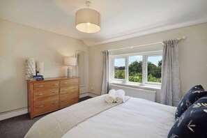 3 chambres, fer et planche à repasser, lit parapluie, Wi-Fi gratuit