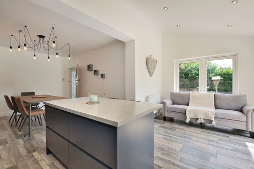 Big 3BR  • Central  • Pets Welcome