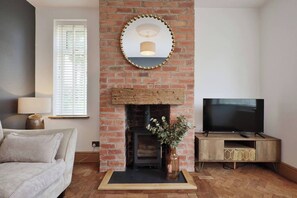 TV, fireplace, offices