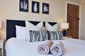 3 slaapkamers, een strijkplank/strijkijzer, reisbedje, gratis wifi