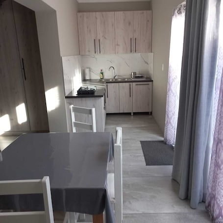 Caja de seguridad en la habitación y cortinas blackout