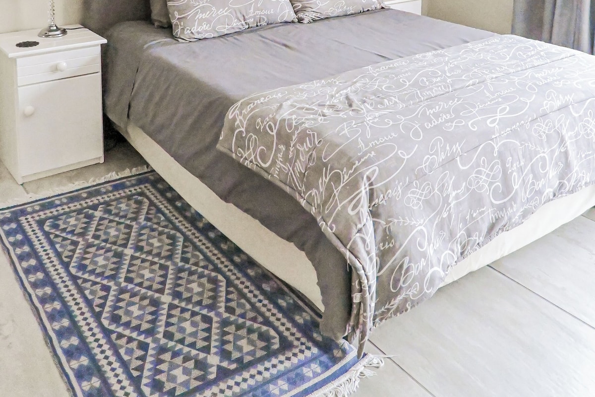 Double Room, Garden View | In-room safe, laptop workspace, blackout drapes