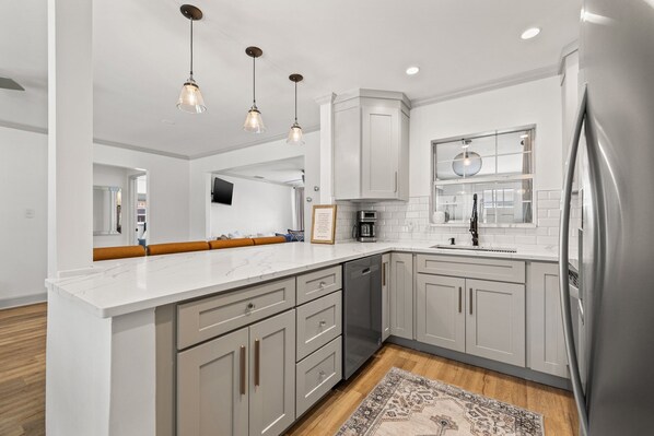 Mikrobølgeovn, ovn, kogeplade, opvaskemaskine