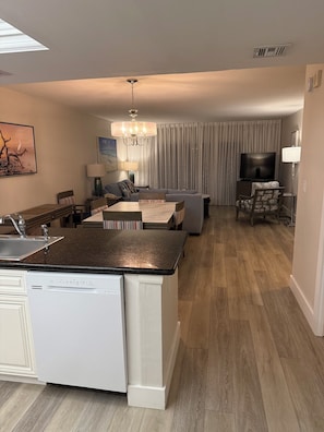 Interior - Best Beachfront Location - Marco Island, FL- 2 BD/ 2 BA (Marco Island)