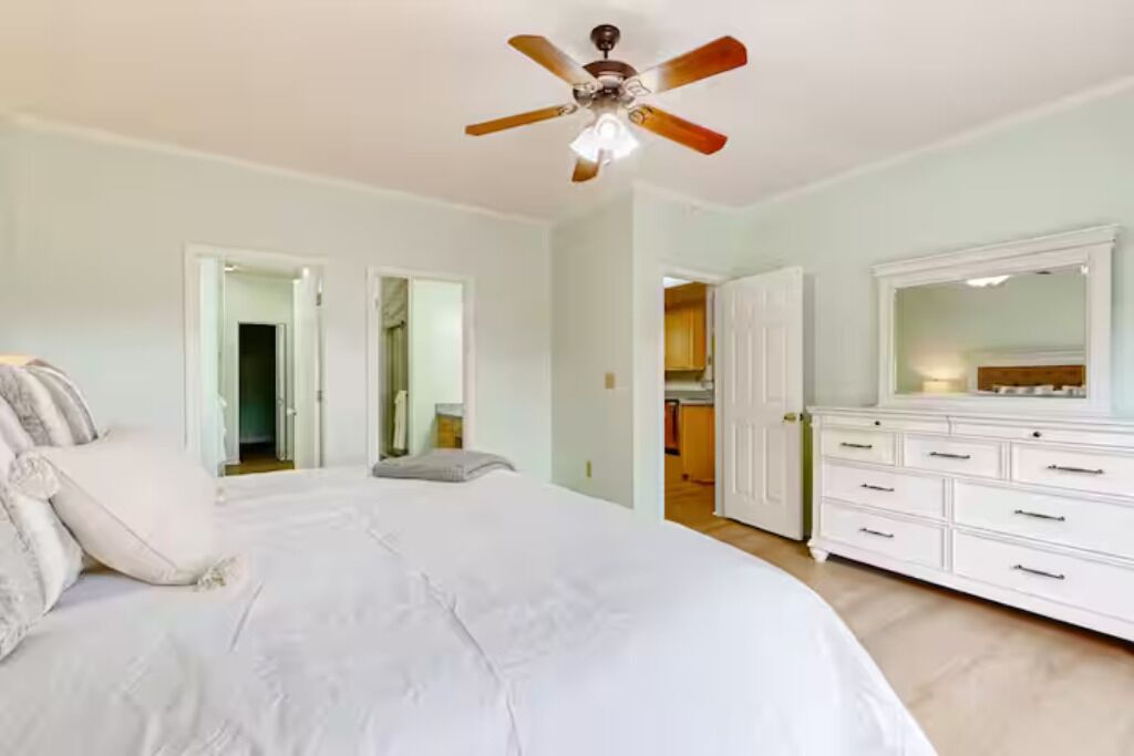 2 bedrooms, bed sheets