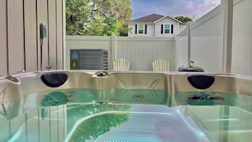 Tina de hidromasaje al aire libre