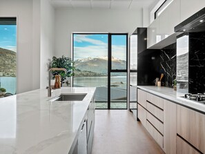 Fridge, microwave, dishwasher, coffee/tea maker