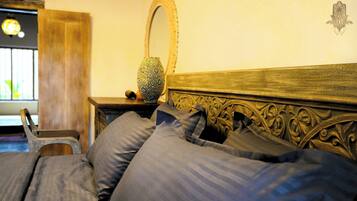 3 bedrooms, iron/ironing board, internet, bed sheets