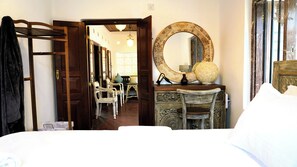 3 bedrooms, iron/ironing board, internet, bed sheets