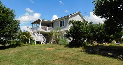 Charming 3-bdrm B&B Rick House Retreat just outside of Bardstown.