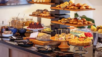 Free daily buffet breakfast