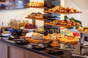Free daily buffet breakfast