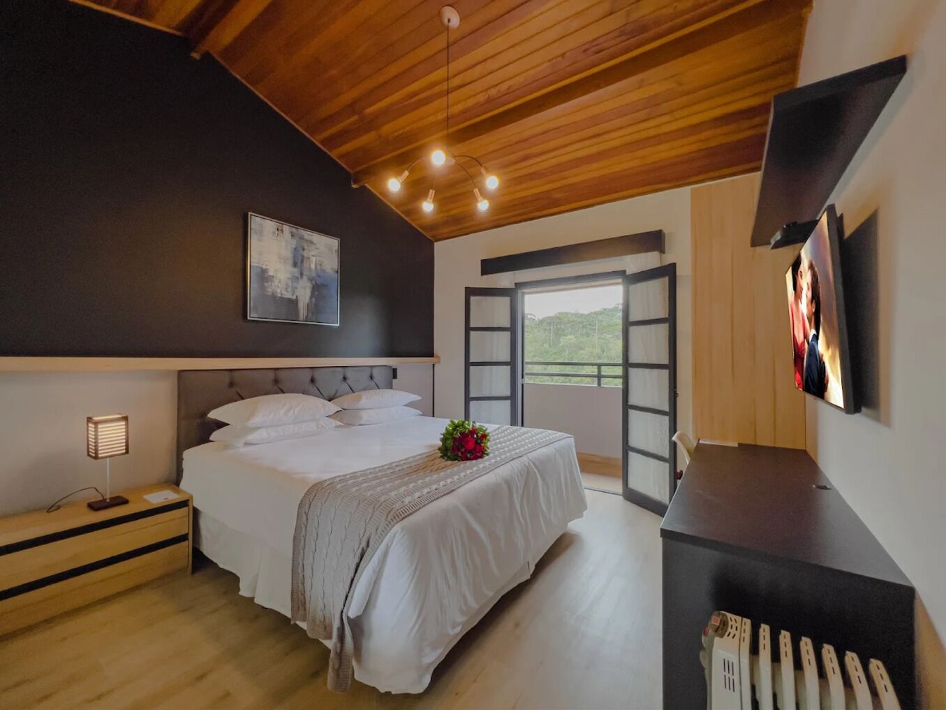 In-room safe, free WiFi