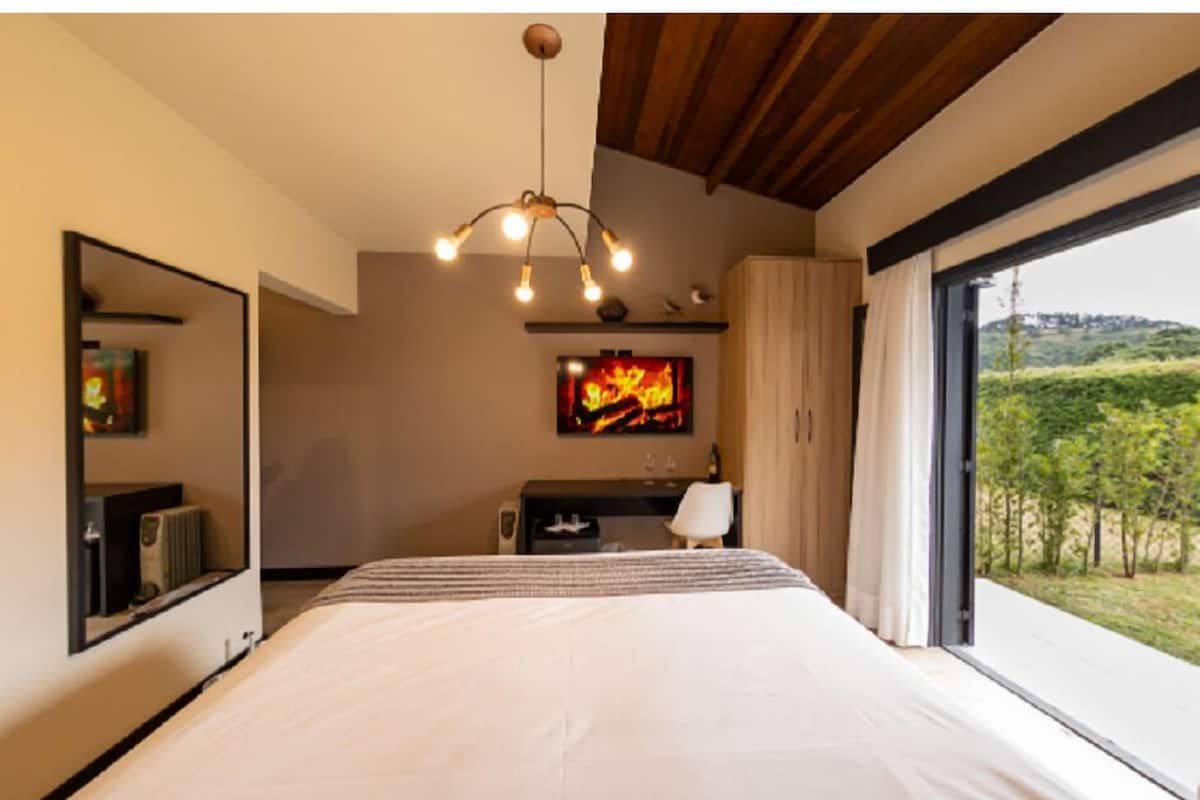 In-room safe, free WiFi