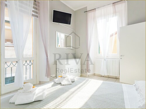 Situated between lake and mountains a spacious one-bedroom apartment elegant and modern