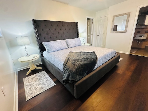 3 bedrooms, iron/ironing board, internet, bed sheets - 3BR Midtown Stay! Located on USM Campus!! Perfect for Game Days and Getaways (Hattiesburg)