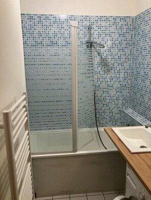 Hair dryer - 340m from ski slopes, 1st floor, balcony, parking, tv, ski locker, 34m², Valloire (Valloire)