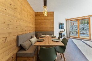 Dining - Resort center, fitness, swimming pool, sauna, terrace, fireplace or stove, tv, ski locker, 35m² (Les Orres)