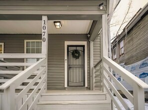 Exterior detail - Charming townhome in central Columbus, Childrens Hospital, Olde towne east, pets (Columbus)