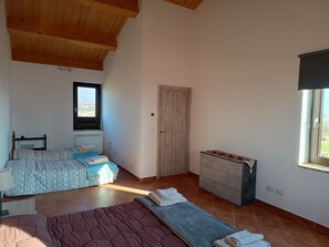 5 bedrooms, internet, bed sheets