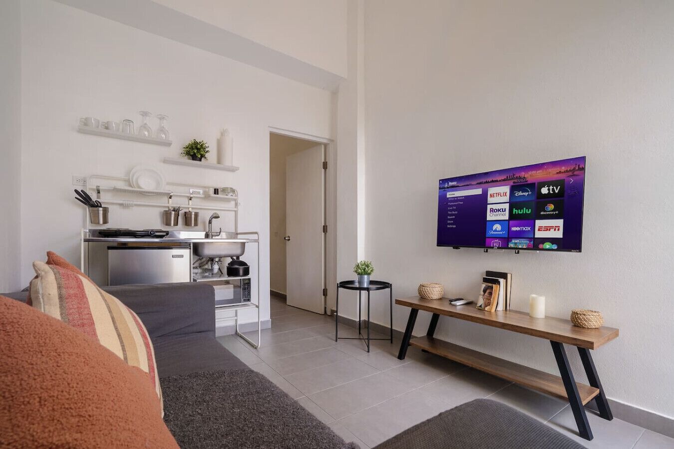 TV, stereoanlegg og kontorer