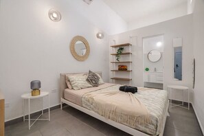 1 bedroom, in-room safe, desk, iron/ironing board