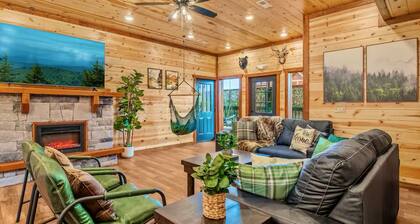 ❤️❤️ BRAND NEW-In-Cabin Heated Pool-Arcade- Easy Drive- Sleeps 33 ❤️❤️