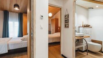 3 chambres, bureau, fer et planche Ă repasser, lit parapluie