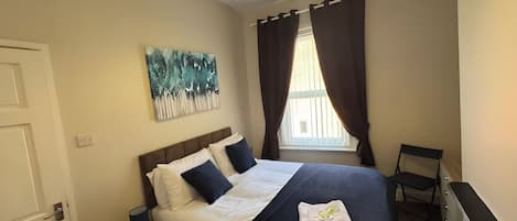 4 bedrooms, iron/ironing board, WiFi, bed sheets