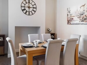 Dining - 3 Bed Preston Stay | Parking | Garden | Sleeps 5 (Lancashire)