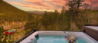 Secluded Hideaway, Hot Tub, Epic Views, Solo Travelers, Couples, Dog People