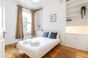 3 bedrooms, iron/ironing board, internet