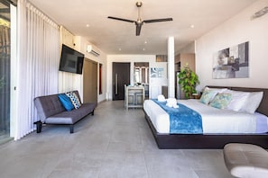 Suite 1 Ocean Jungle Pool | Minibar, in-room safe, individually decorated, individually furnished - Hotel VOS (Quepos)