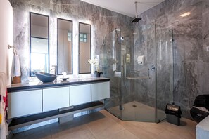 Suite 1 Ocean Jungle Pool | Bathroom | Shower, hair dryer, bathrobes, towels