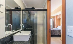 Căn hộ cơ bản | Phòng tắm | Buồng tắm vòi sen 